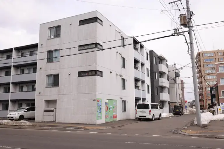 RCマンションの1階駐車場をトランクルームに